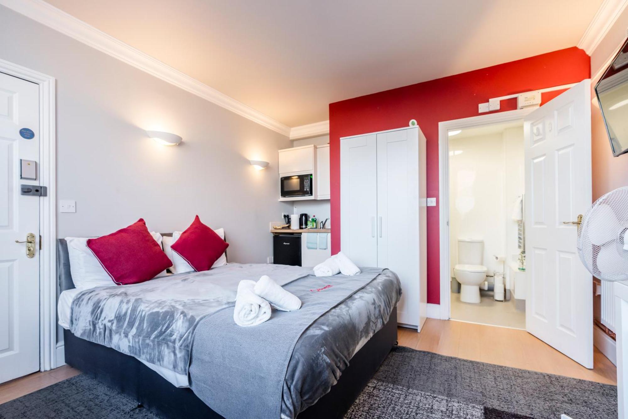 1 Riverside Apartments NWI Eksteriør billede