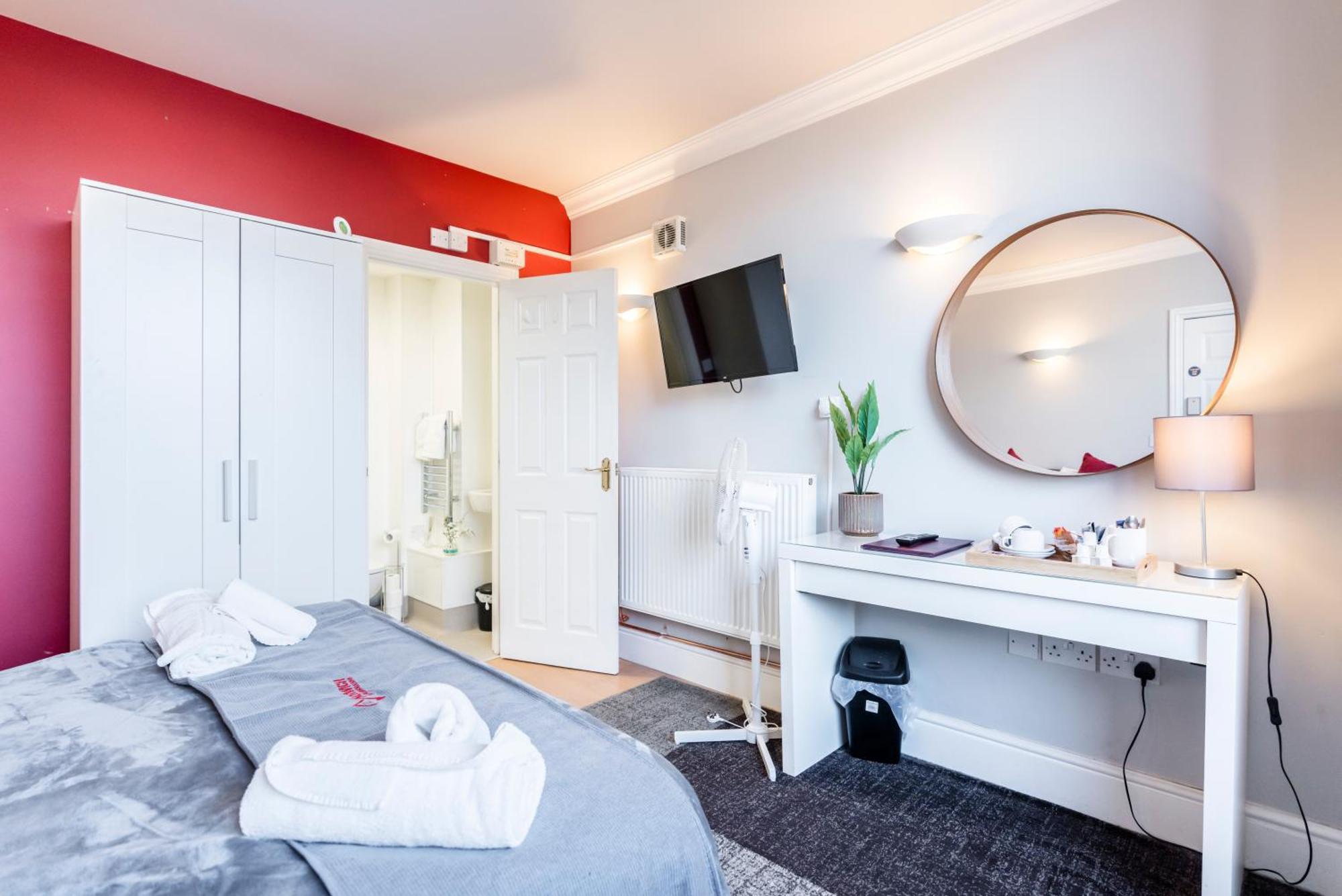 1 Riverside Apartments NWI Eksteriør billede
